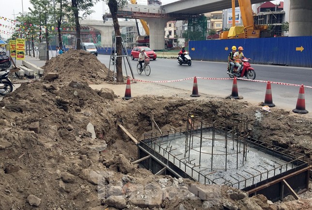 Bẫy 'tử thần' trên tuyến đường nghìn tỷ ở Hà Nội vừa thông xe ảnh 1