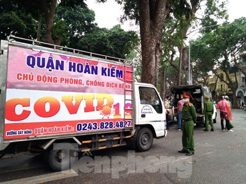 Phạt 23 người không đeo khẩu trang khi ra Hồ Gươm, công viên ảnh 1