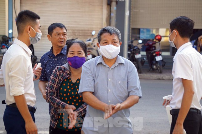 Cận cảnh phiên xét xử 12 bị cáo trong vụ gian lận điểm thi ở Sơn La ảnh 6