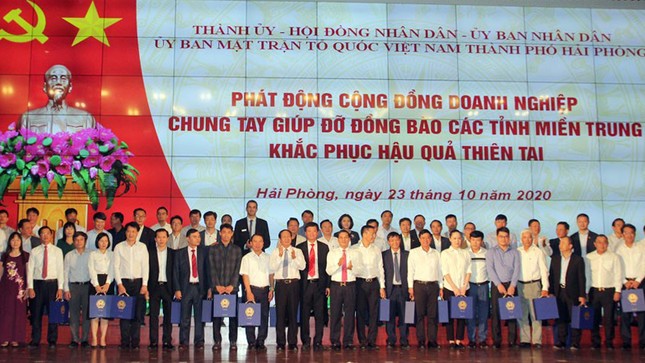 TP Hải Phòng kêu gọi được 120 tỷ đồng ủng hộ miền Trung ảnh 1
