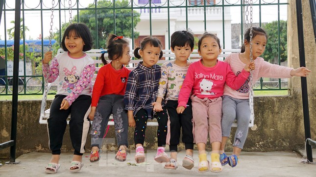 Chung tay làm sạch bãi biển Đồ Sơn, trao tặng khu vui chơi thiếu nhi ảnh 14