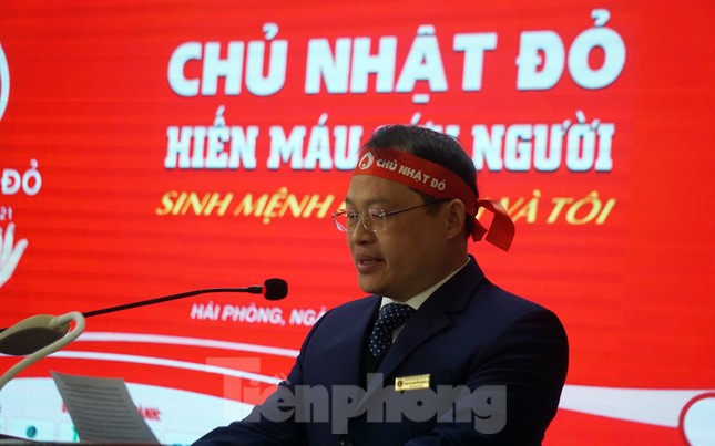 Đông đảo bạn trẻ tham gia hiến máu cứu người tại Đại học Hải Phòng ảnh 11