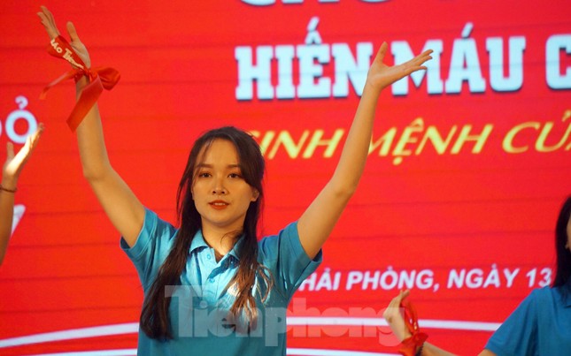 Đông đảo bạn trẻ tham gia hiến máu cứu người tại Đại học Hải Phòng ảnh 3