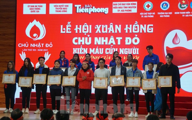 Đông đảo bạn trẻ tham gia hiến máu cứu người tại Đại học Hải Phòng ảnh 15