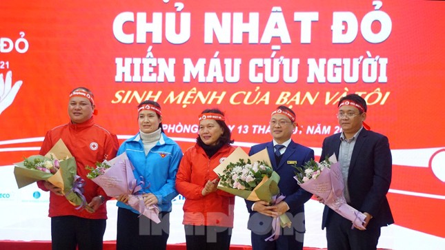 Đông đảo bạn trẻ tham gia hiến máu cứu người tại Đại học Hải Phòng ảnh 1