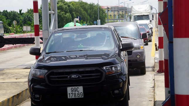 Cao tốc Hà Nội - Hải Phòng: Tài xế ‘ngơ ngác’ ngày đầu thu phí không dừng ảnh 9