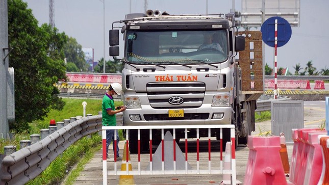 Cao tốc Hà Nội - Hải Phòng: Tài xế ‘ngơ ngác’ ngày đầu thu phí không dừng ảnh 8