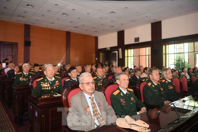 Trao tặng danh hiệu Anh hùng cho Quân tình nguyện và Chuyên gia Việt Nam tại Lào ảnh 8