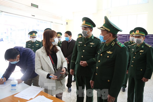 Tư lệnh Hoàng Xuân Chiến: Chú ý đến quyền lợi dân tộc và sinh mạng đồng bào ảnh 1