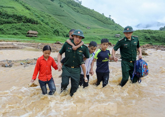 Tư lệnh Biên phòng: 'Tổ quốc là trên hết' ảnh 2