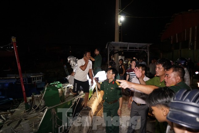 Hỏa hoạn bao trùm 3 tàu, xuồng ở Cam Ranh, thiệt hại ban đầu 14 tỷ đồng ảnh 2