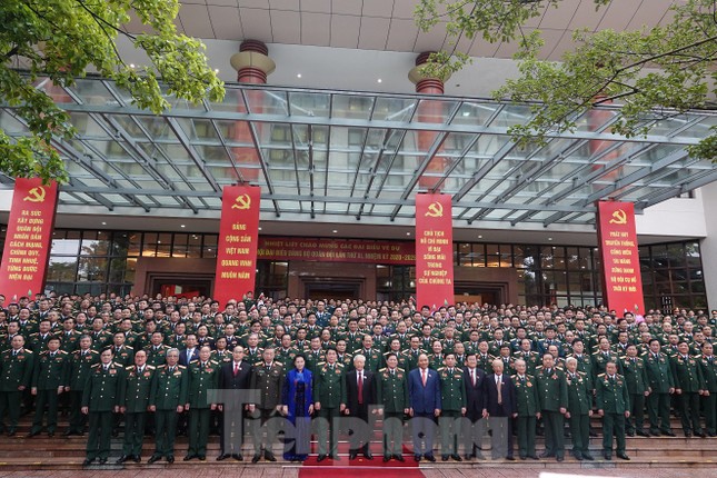 Tổng Bí thư, Chủ tịch nước: Quân đội bảo đảm môi trường ‘trong ấm, ngoài êm’ cho đất nước ảnh 2