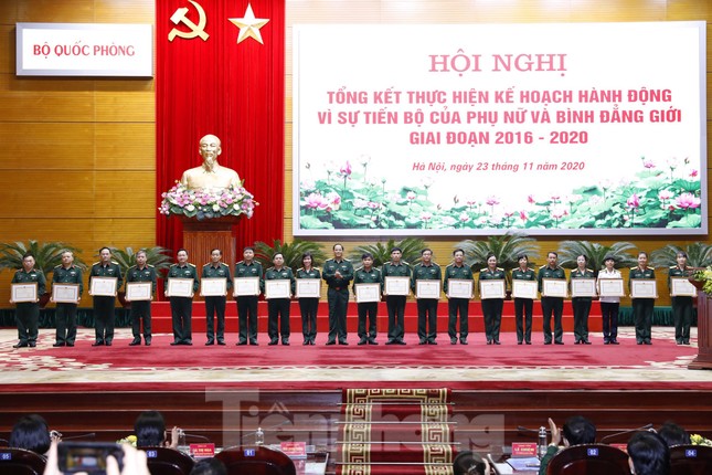 Quân đội tuyên dương điển hình vì sự tiến bộ của phụ nữ và bình đẳng giới ảnh 9