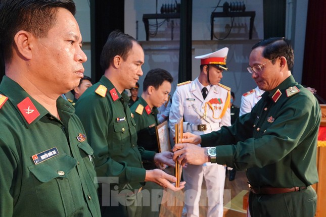 Cấm hạ sĩ quan - binh sĩ sử dụng xe máy tham gia giao thông ảnh 1