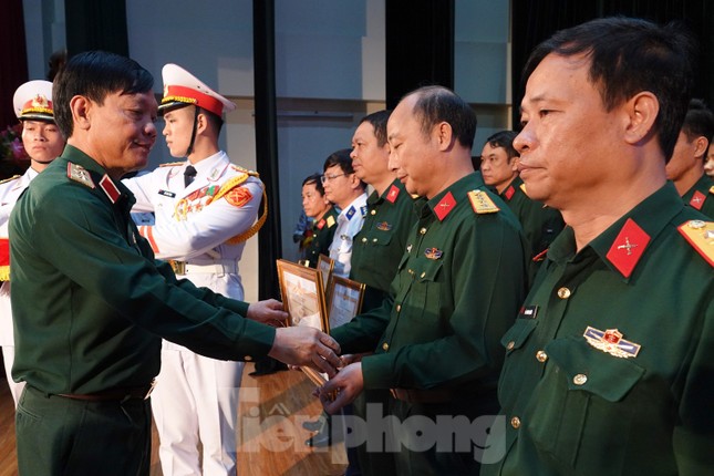 Cấm hạ sĩ quan - binh sĩ sử dụng xe máy tham gia giao thông ảnh 4