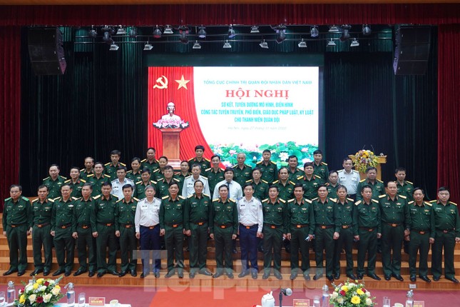 Cấm hạ sĩ quan - binh sĩ sử dụng xe máy tham gia giao thông ảnh 2