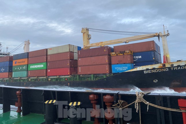 Lữ đoàn Tàu ngầm 189 cứu tàu 5.700 tấn trôi dạt ảnh 2
