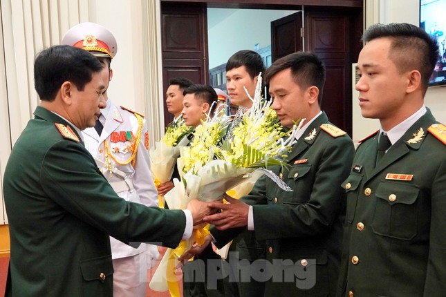 Quân ủy Trung ương - Bộ Quốc phòng biểu dương điển hình trẻ tiêu biểu toàn quân ảnh 3