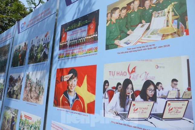 Khai mạc triển lãm ảnh ‘Bác Hồ với thanh niên’ ảnh 6