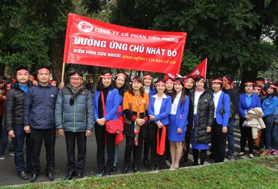 Nhà sách Tiền Phong tiếp lửa ngày hội “Chủ Nhật Đỏ” lần thứ VIII – 2016. ảnh 1