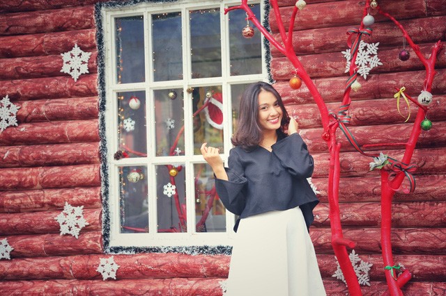 Hoa khôi ĐH Quốc gia Hà Nội duyên dáng đón Noel ảnh 8