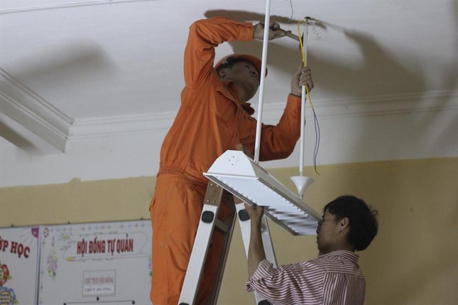 Mang ánh sáng học đường lên vùng cao Mù Cang Chải ảnh 2