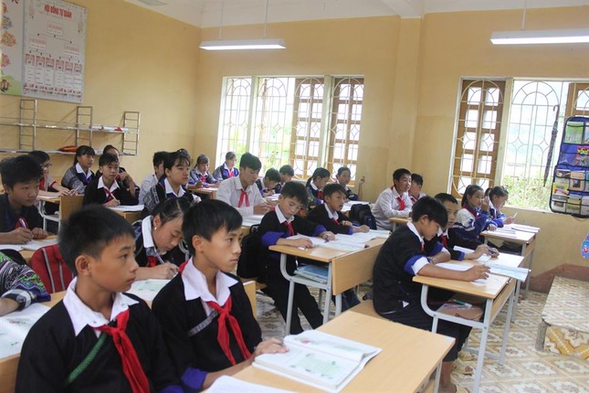 Mang ánh sáng học đường lên vùng cao Mù Cang Chải ảnh 4