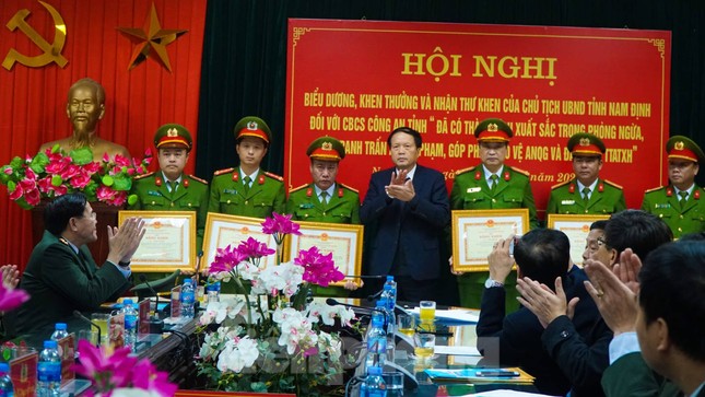 Phát hiện nhiều súng, đạn trong tụ điểm ma tuý lớn ở Nam Định ảnh 2