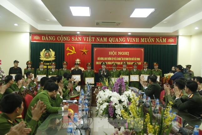 68 “dân chơi” bị bắt khi đang “bay lắc” trong quán karaoke ảnh 2