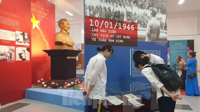 Khánh thành tượng đài Chủ tịch Hồ Chí Minh tại trụ sở Công an tỉnh Nam Định ảnh 1