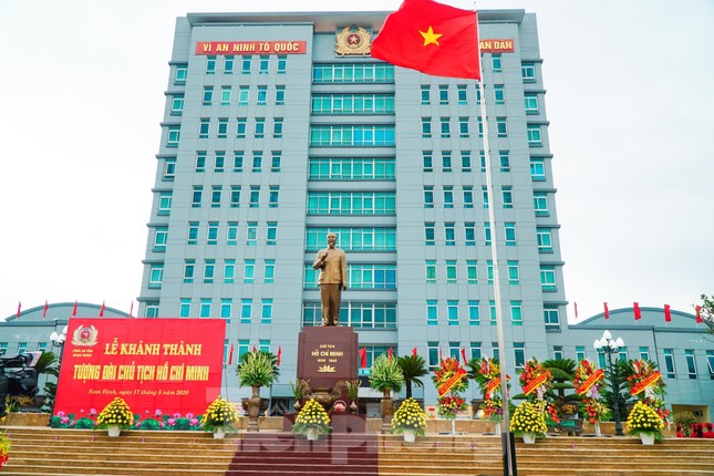 Khánh thành tượng đài Chủ tịch Hồ Chí Minh tại trụ sở Công an tỉnh Nam Định ảnh 5