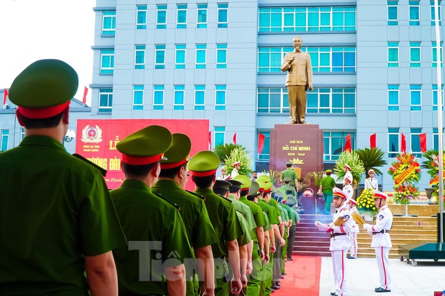 Khánh thành tượng đài Chủ tịch Hồ Chí Minh tại trụ sở Công an tỉnh Nam Định ảnh 6