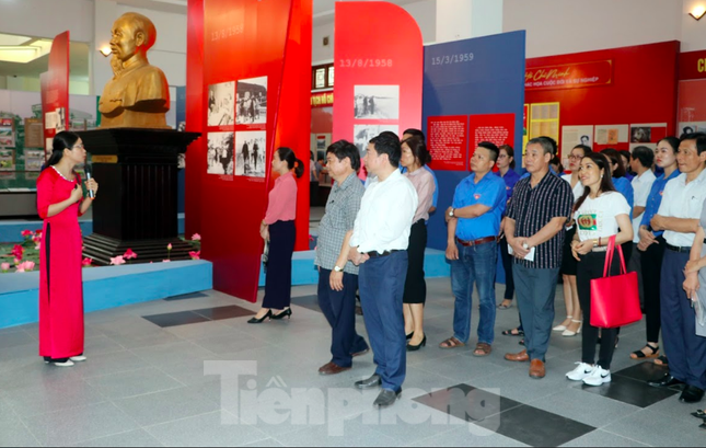 Khánh thành tượng đài Chủ tịch Hồ Chí Minh tại trụ sở Công an tỉnh Nam Định ảnh 3