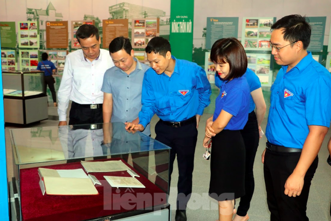 Khánh thành tượng đài Chủ tịch Hồ Chí Minh tại trụ sở Công an tỉnh Nam Định ảnh 4