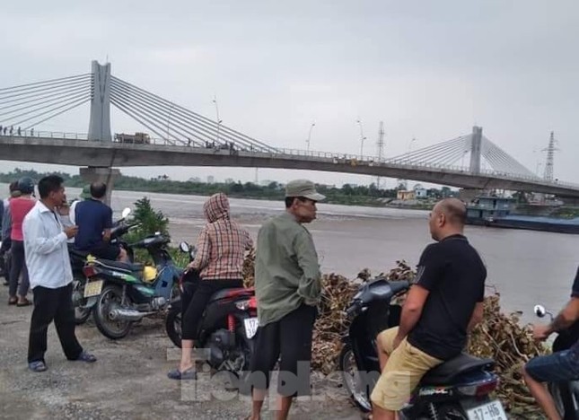 Thiếu nữ 16 tuổi gieo mình xuống sông Trà Lý chảy xiết ảnh 1