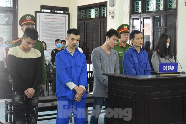 Thuê côn đồ đánh thuộc cấp cũ của chồng, vợ nguyên chủ tịch phường lĩnh 12 tháng tù ảnh 1
