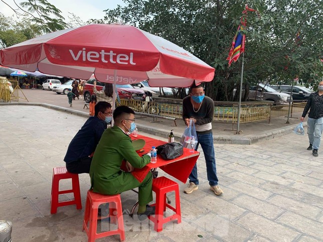 Lần đầu tiên đền Trần vắng nhất trong hơn 30 năm qua, phát ấn theo cách đặc biệt ảnh 11
