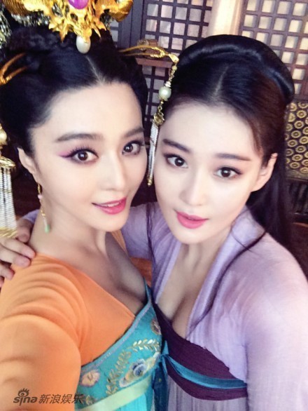 Phạm Băng Băng nhí nhảnh tự sướng cùng 'bom sex' ảnh 2