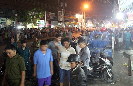 Mưa lớn, hai bé trai bị nước cuốn xuống cống ảnh 15