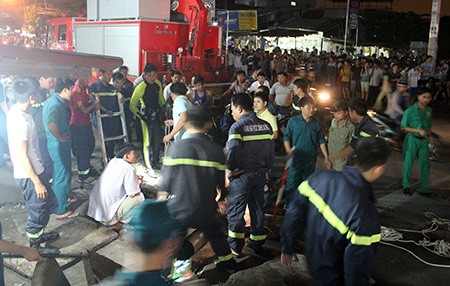 Mưa lớn, hai bé trai bị nước cuốn xuống cống ảnh 4