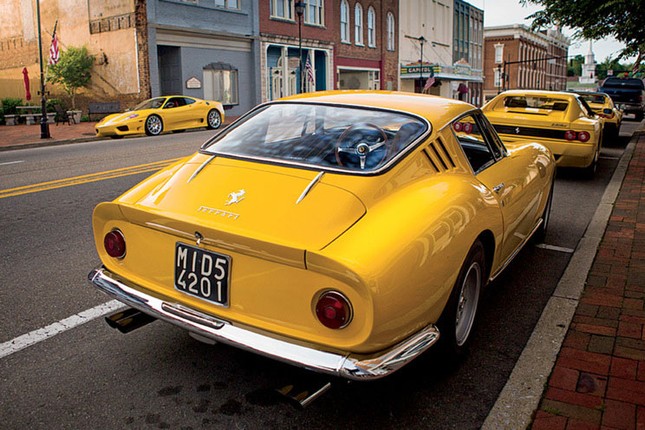 Bộ sưu tập siêu xe Ferrari màu vàng lớn nhất thế giới ảnh 7