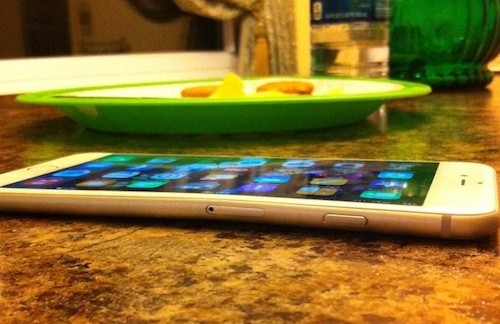 iPhone 6 Plus dễ bị biến dạng ảnh 1