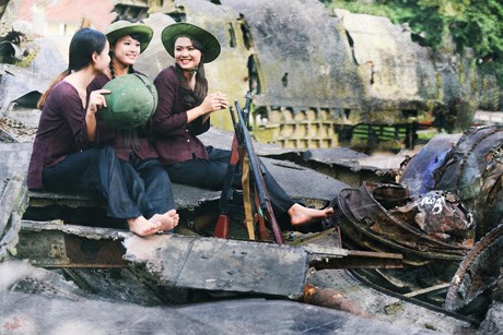 Nữ sinh hóa thân thành nữ dân quân xinh đẹp ảnh 16