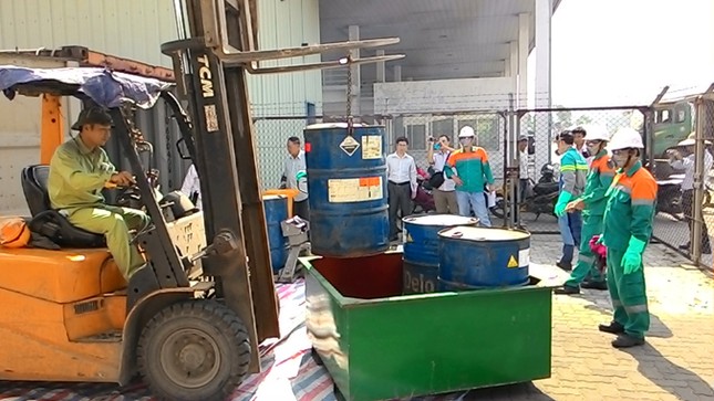 Vận chuyển thành công 7.000 lít dầu chứa PCB về Kiên Giang ảnh 1