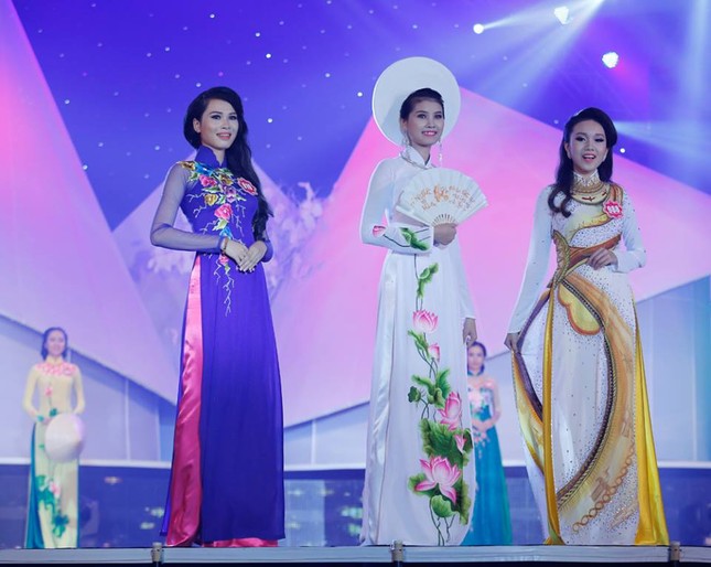 Thí sinh Hoa hậu phía Nam thướt tha trong tà áo dài ảnh 3