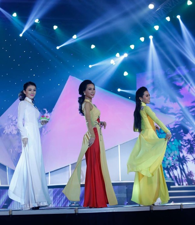 Thí sinh Hoa hậu phía Nam thướt tha trong tà áo dài ảnh 5