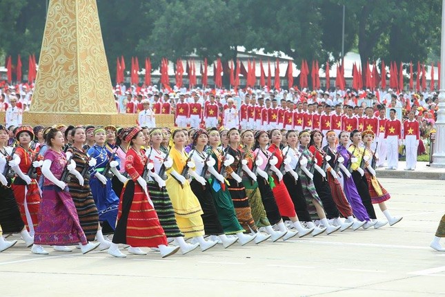Bóng hồng trong lễ diễu binh, diễu hành kỷ niệm Quốc khánh ảnh 11