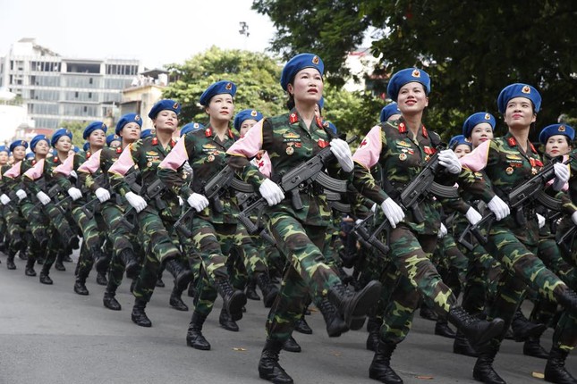 Bóng hồng trong lễ diễu binh, diễu hành kỷ niệm Quốc khánh ảnh 13