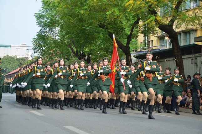 Bóng hồng trong lễ diễu binh, diễu hành kỷ niệm Quốc khánh ảnh 1