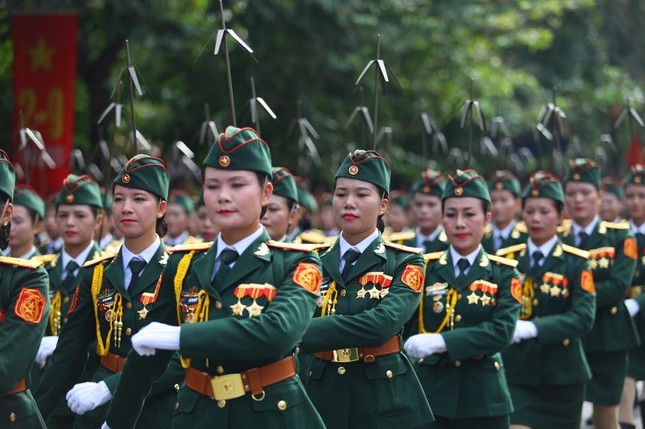 Bóng hồng trong lễ diễu binh, diễu hành kỷ niệm Quốc khánh ảnh 2